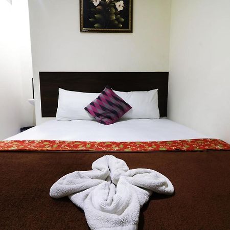 Bantal Guling Pasar Baru Hotel Бандунг Екстериор снимка