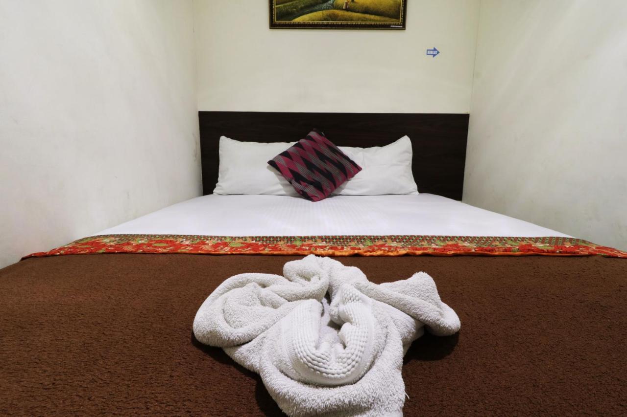 Bantal Guling Pasar Baru Hotel Бандунг Екстериор снимка