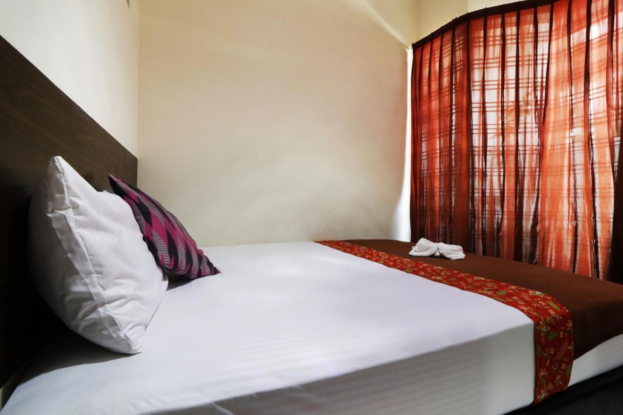 Bantal Guling Pasar Baru Hotel Бандунг Екстериор снимка