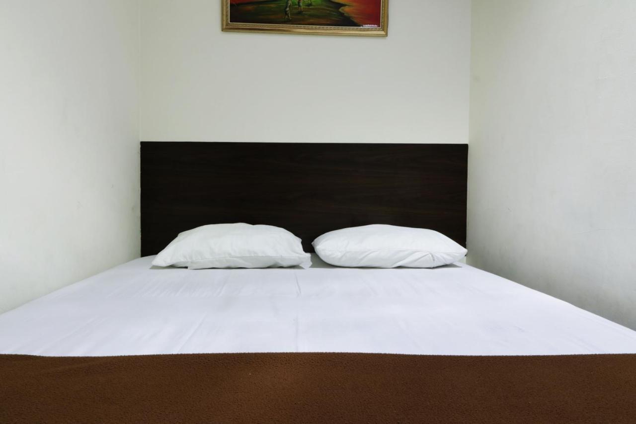 Bantal Guling Pasar Baru Hotel Бандунг Екстериор снимка