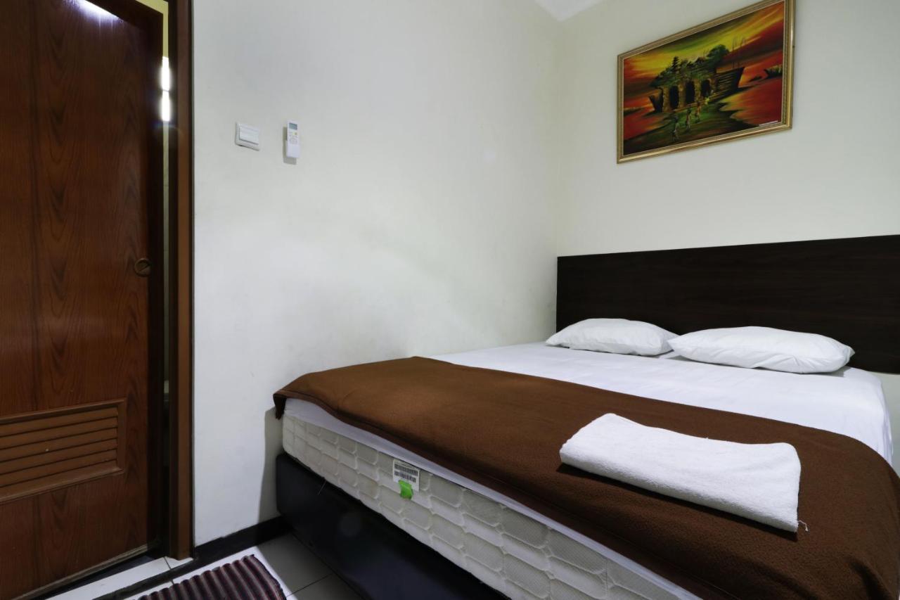 Bantal Guling Pasar Baru Hotel Бандунг Екстериор снимка