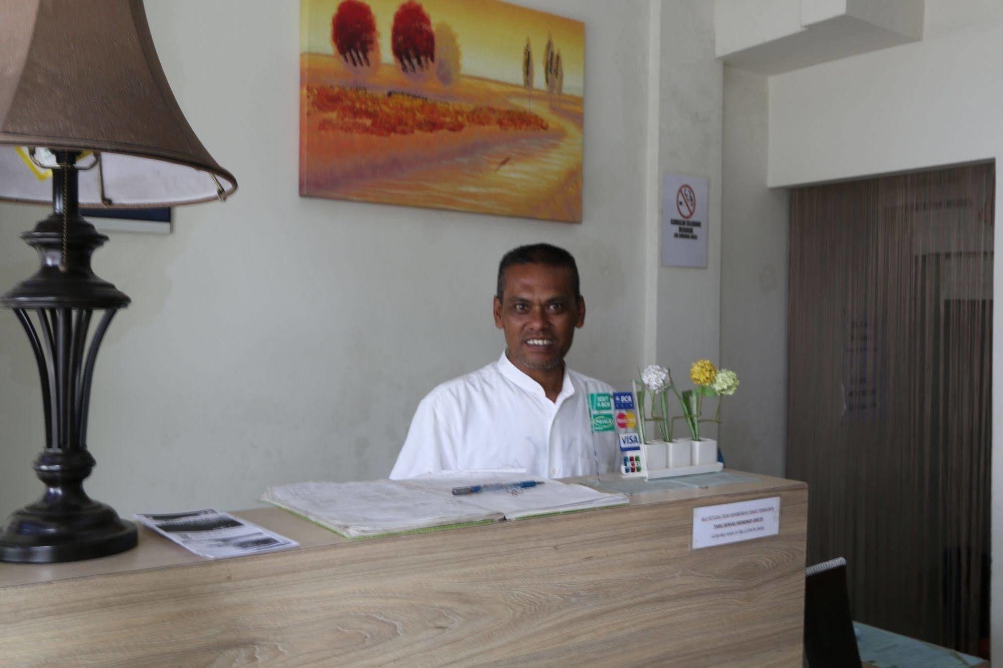 Bantal Guling Pasar Baru Hotel Бандунг Екстериор снимка