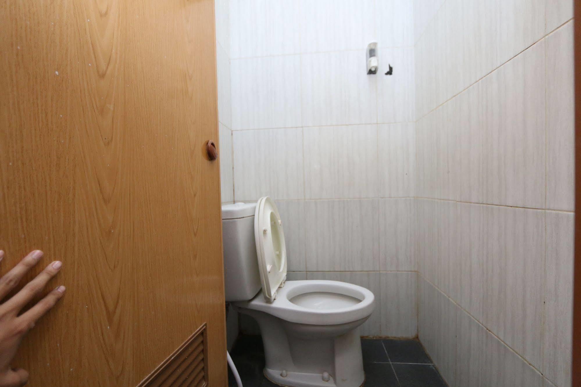 Bantal Guling Pasar Baru Hotel Бандунг Екстериор снимка