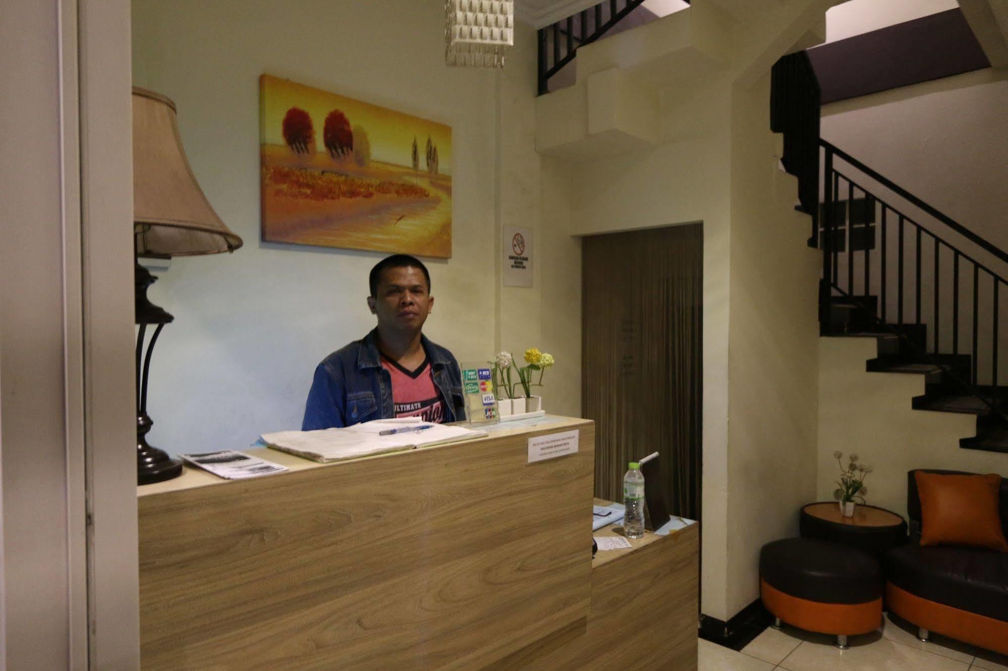 Bantal Guling Pasar Baru Hotel Бандунг Екстериор снимка